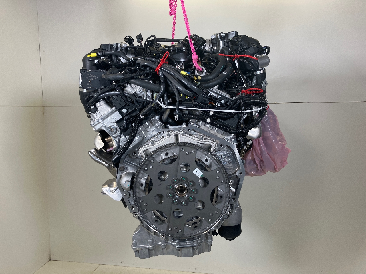 ROLLS-ROYCE Dawn 1 generation (2015-2023) Части на двигателното отделение N74B68M2 24853222